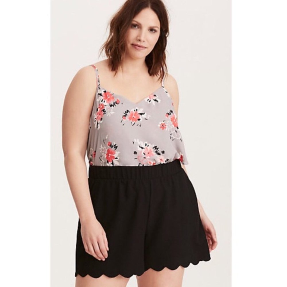 Torrid Black Scalloped Hem Shorts ~ 12 - Picture 4 of 5